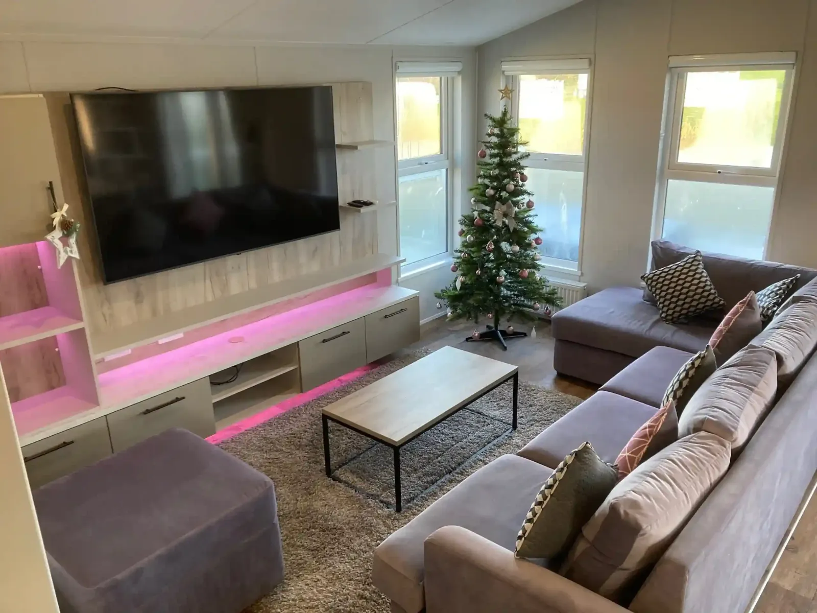 Luxury lounge with media wall in the 2023 Willerby Mapleton Lodge
