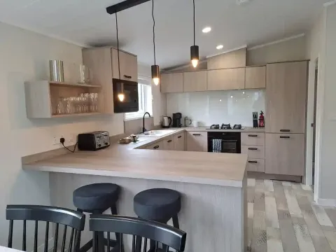 Addlethorpe Golf & Country Club-Muirfield-Faraday-kitchen-open plan-breakfast bar