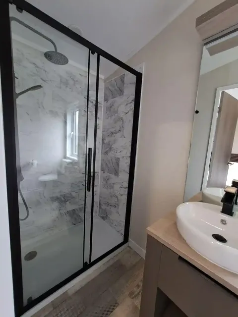 Addlethorpe Golf & Country Club-Muirfield-Faraday-walk in shower