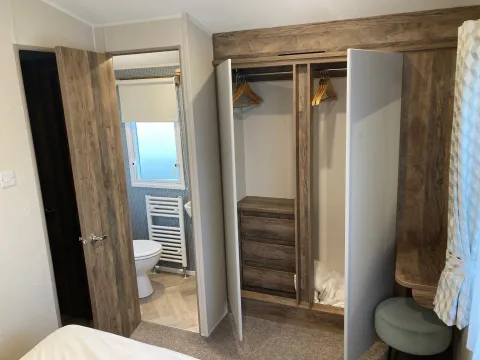 Coastfields 2021 Willerby Brookwood master bedroom en-suite bathroom