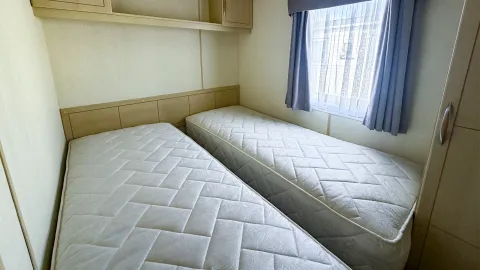 Twin bedroom offering additional sleeping space in the Atlas Lakeland Super.