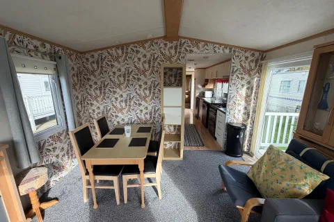 Open-plan lounge and dining area with freestanding table and chairs in the Pemberton Sovereign