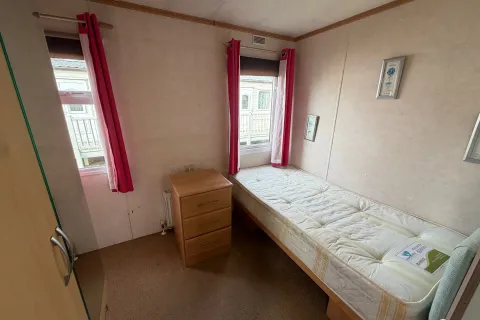 Twin bedroom with window and fitted furniture in the 2008 Pemberton Sovereign