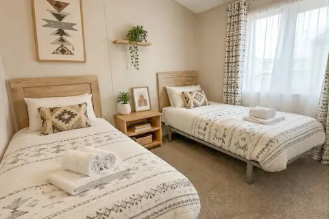 2022 Willerby Clearwater Lodge Coastfields twin bedroom