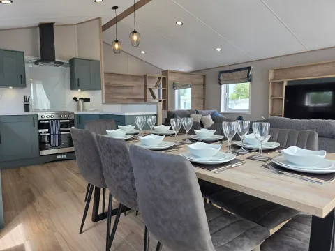 Grange Leisure Park Platinum Lake Lodge Sleeps 8 With Hot Tub