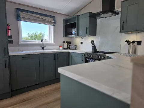 Grange Leisure Park Platinum Lake Lodge Sleeps 8 With Hot Tub