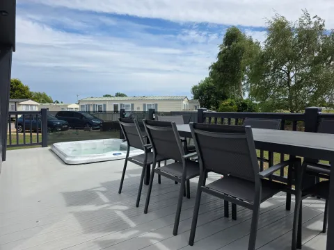 Grange Leisure Park Platinum Lake Lodge Sleeps 8 With Hot Tub