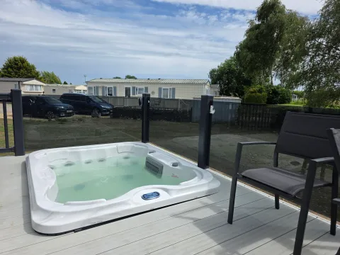 Grange Leisure Park Platinum Lake Lodge Sleeps 8 With Hot Tub