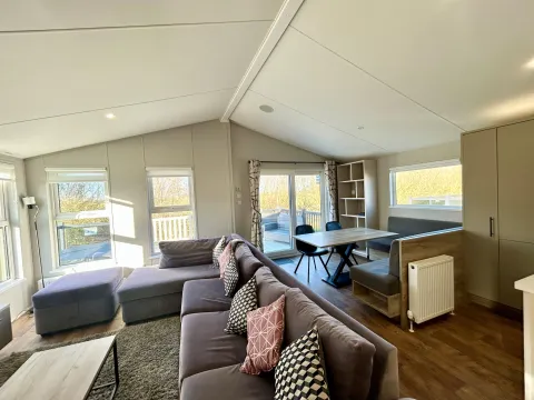 Open-plan living and dining area in the 2021 Willerby Mapleton