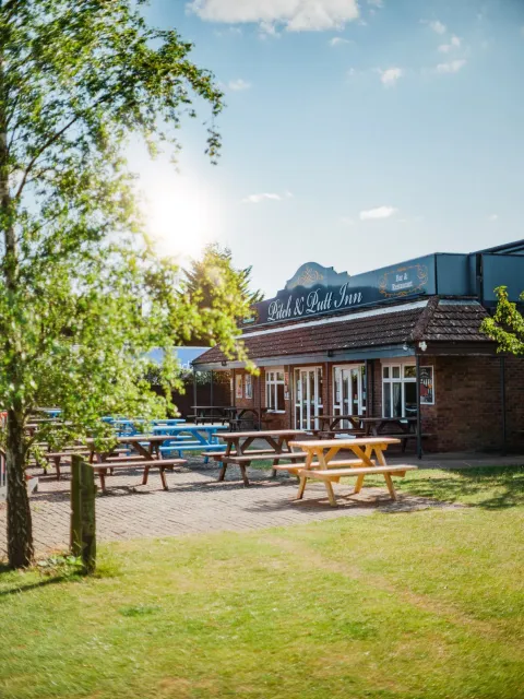 North Shore Pitch & Putt Outdoor Dining with Tree
