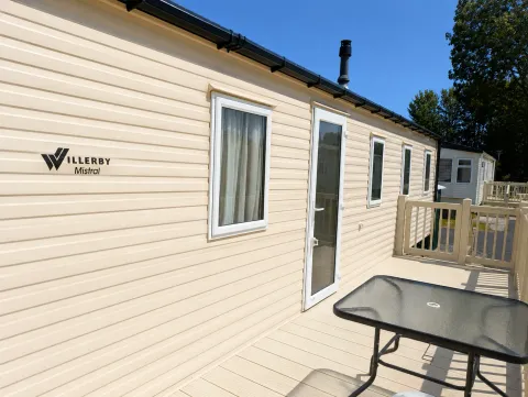 North Shore Silver Caravan with decking Sleeps 8 pet friendly