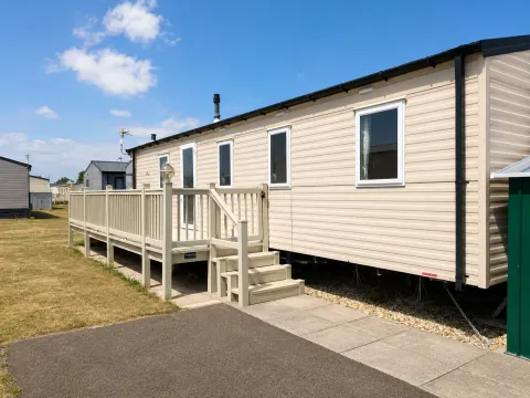 North Shore Silver Caravan with decking Sleeps 8 pet friendly