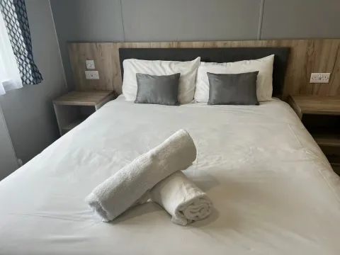 Platinum Lodge 4 Berth HT (LP20473)_Skegness Fields Platinum Lodge 4 HT Double Bedroom_Skegness Fields