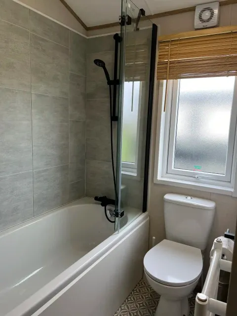 Platinum Lodge 8 Berth HT (LP23344)_Skegness Fields Platinum Lodge 8 Bathroom_Skegness Fields
