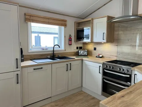 Platinum Lodge 8 Berth HT (LP23344)_Skegness Fields Platinum Lodge 8 Kitchen_Skegness Fields