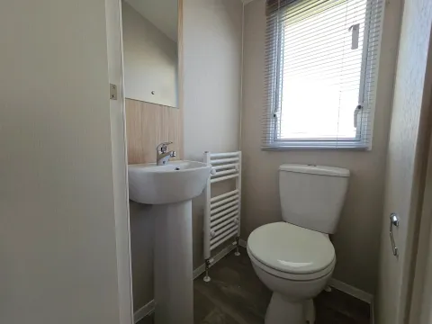 Smallgrove platinum caravan sleeps 8_Small Grove Holiday Park-Ingoldmells-holiday home-bathroom-shower 1_Small Grove