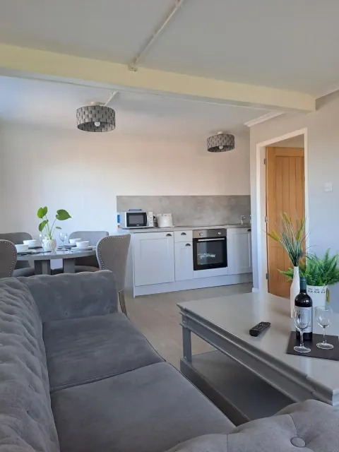 elmhirst apartment
