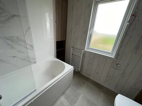 202En-suite shower room in the master bedroom of the 2023 Swift Edmonton