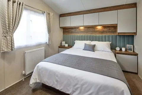 Coastfields 2021 Willerby Brookwood master bedroom with en-suite