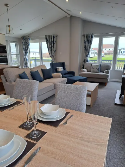 Luxury open-plan lounge with floor-to-ceiling windows in the 2022 Willerby Pinehurst Lodge