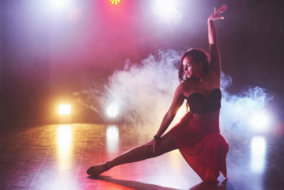 beautiful-girl-dancing-in-the-fog-in-the-night-clu-2025-03-18-21-47-16-utc.jpg