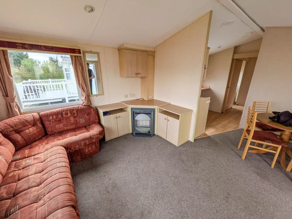 Open-plan lounge in the 2007 Willerby Richmond holiday home