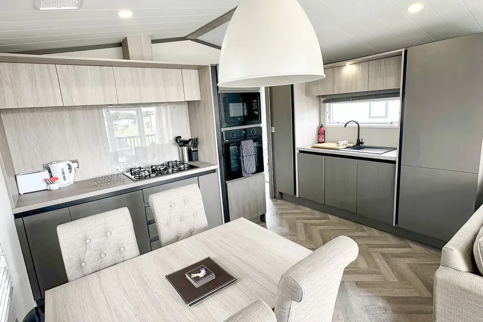 Coastfields 2023 Victory Lakewood Lodge modern kitchen and dining area