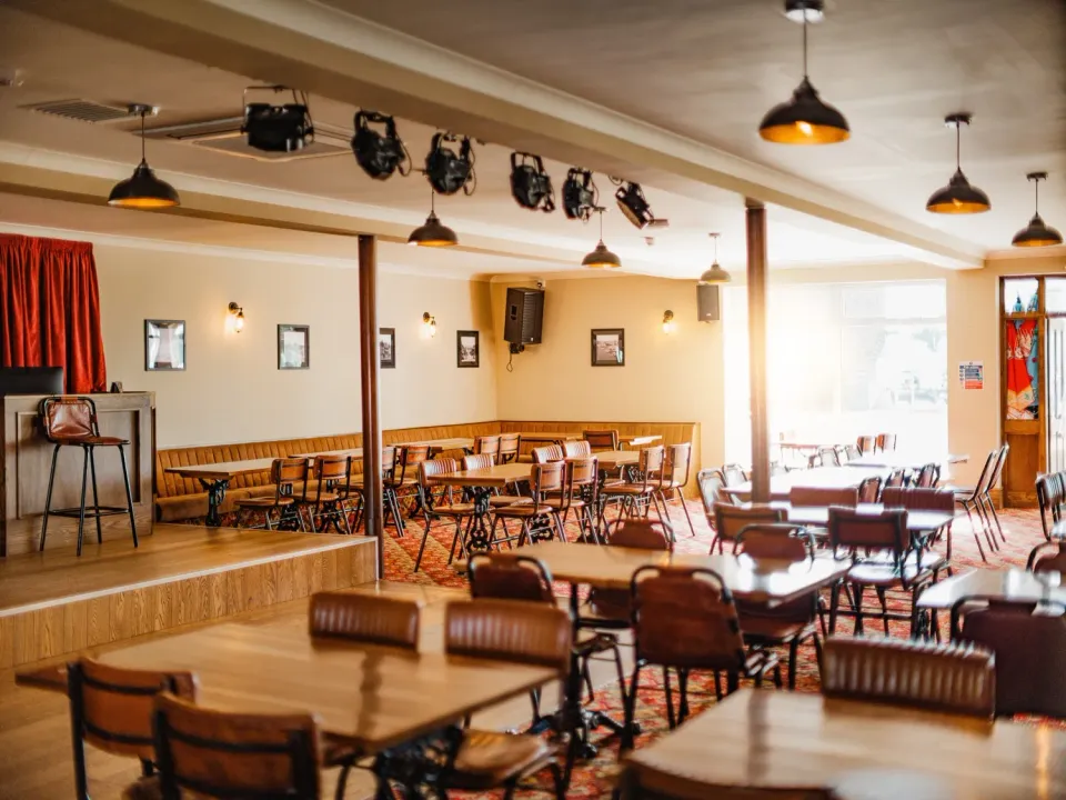 North Shore Pitch & Putt ShowBar Stage with Dining Tables Around