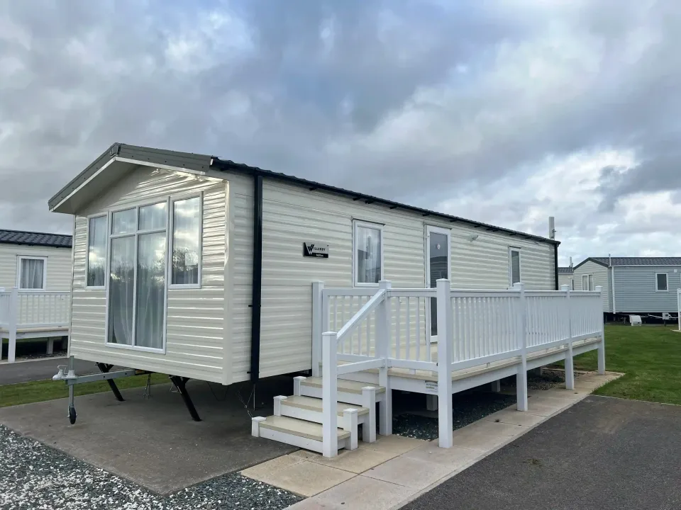 S2HS Gold 6 Caravan (LP22662)_External_Skegness Fields