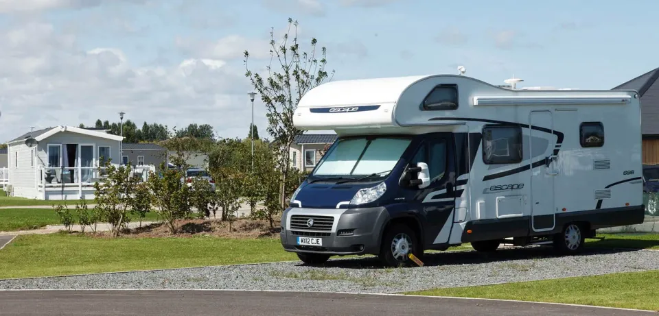 touring-camping-roach-farm