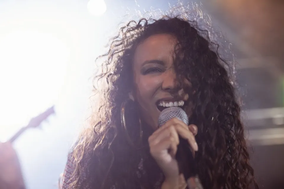 young-female-singer-performing-in-nightclub-2025-04-03-03-50-24-utc.jpg