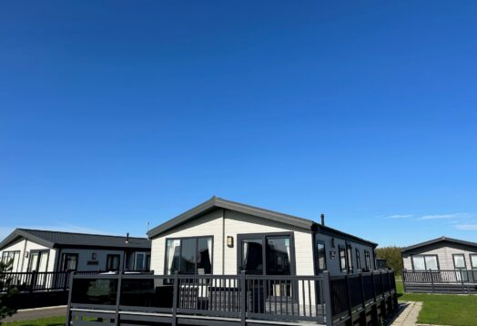 Willerby Clearwater 3 Bedroom Lodge near Golf Course, Hot tub & decking, 2024 fees included. SPECIAL OFFER!