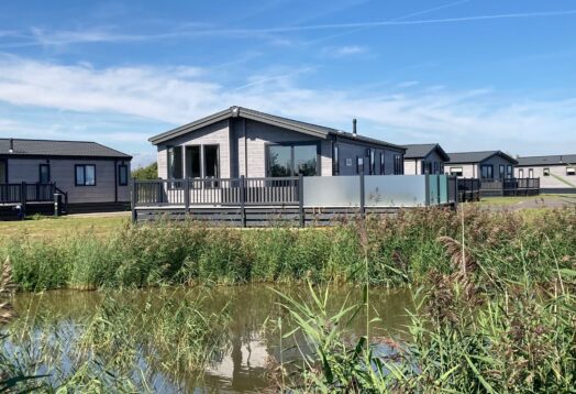 2023 Willerby Pinehurst Lodge 3 bedrooms- Decking, Hot tub, Lake view, electric car charging. 2024 FEES INC.