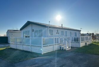 Willerby Clearwater Lodge 40’x20′ 3 Bedrooms with big deck and hot tub near golf course – SALE